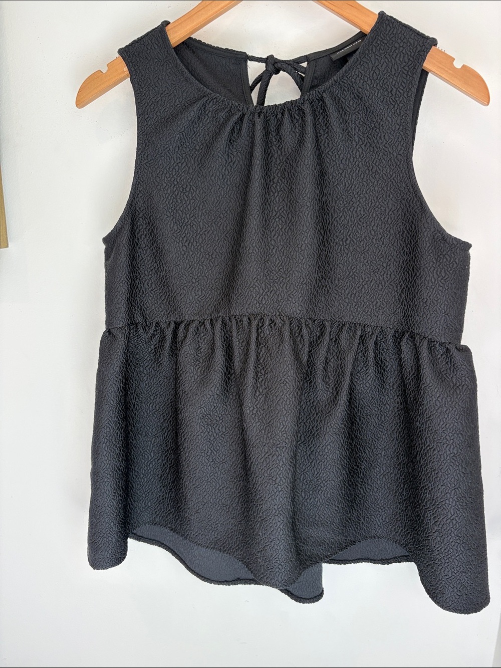 Who What Wear Black Sleeveless Textured Tie-Back Peplum